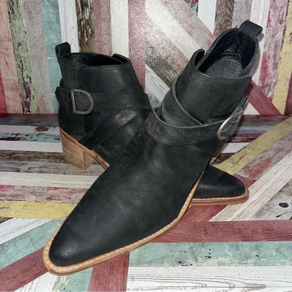 Free People Back Loop Ankle Boots W/Cross Straps & Buckle Black Leather EUC 7.5 - Picture 2 of 11